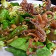 Ensalada con puntillitas crujientes