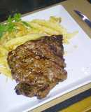 Bife de chorizo con papas fritas
