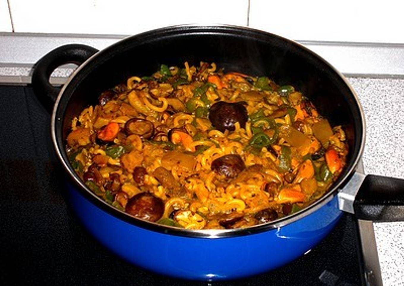 Fideuà con setas y mejillones