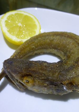 Una foto de Pescadilla enroscada frita