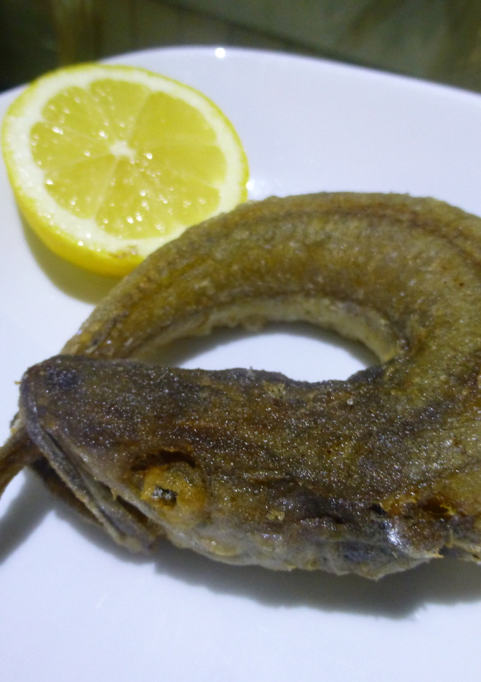 Una foto de Pescadilla enroscada frita
