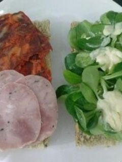 Una foto de Bocata de chorizo y butifarra catalana