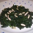 Espinacas con dientes de ajo y piñones