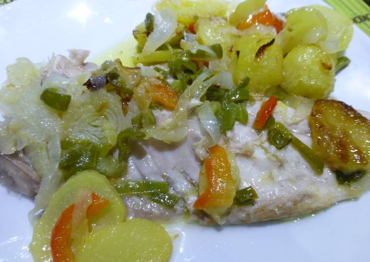Chicharro al horno con verduras