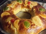Roscón de reyes con naranja y limón