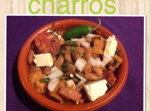 Una foto de Frijoles charros receta mexicana