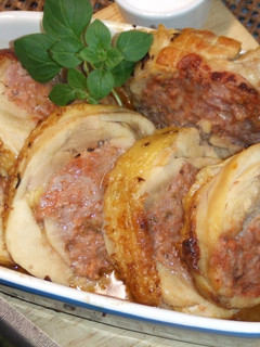 Una foto de Rollo asado de pollo relleno de carne
