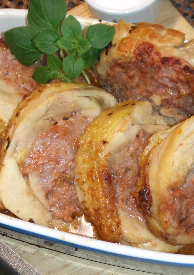 Una foto de Rollo asado de pollo relleno de carne