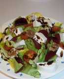 Ensalada con remolacha y crema balsámica