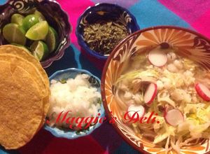 Una foto de Pozole blanco de pollo