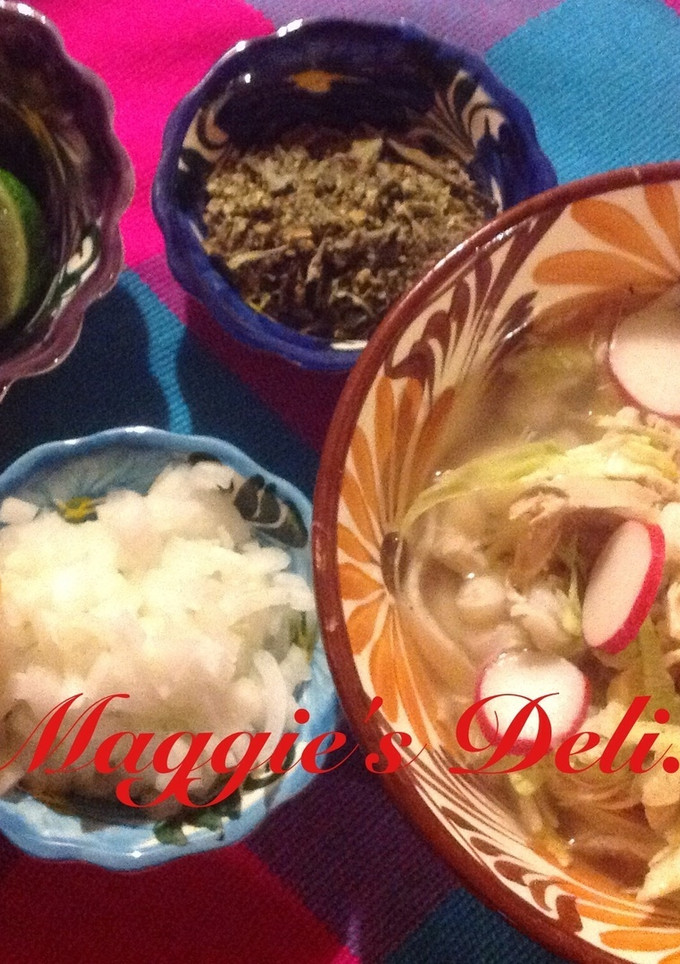Una foto de Pozole blanco de pollo