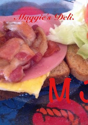 Una foto de Sandwich de tocino y huevo