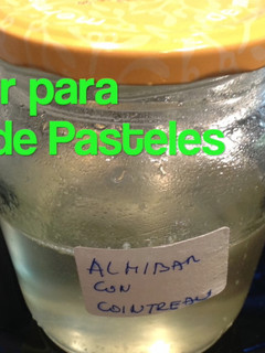 Una foto de Almíbar para bañar tartas y pasteles