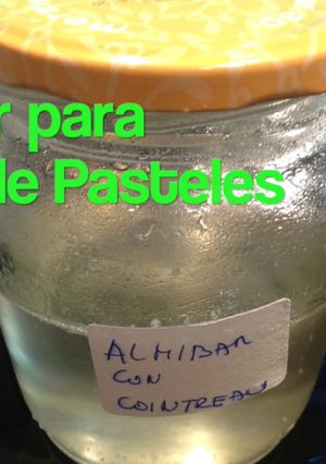 Una foto de Almíbar para bañar tartas y pasteles