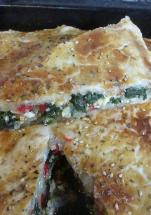 Una foto de Tarta de acelga con huevos revueltos