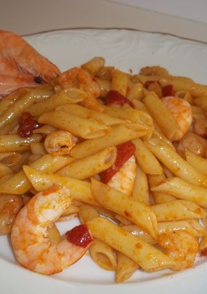 Una foto de Macarrones con gamba pelada y langostinos