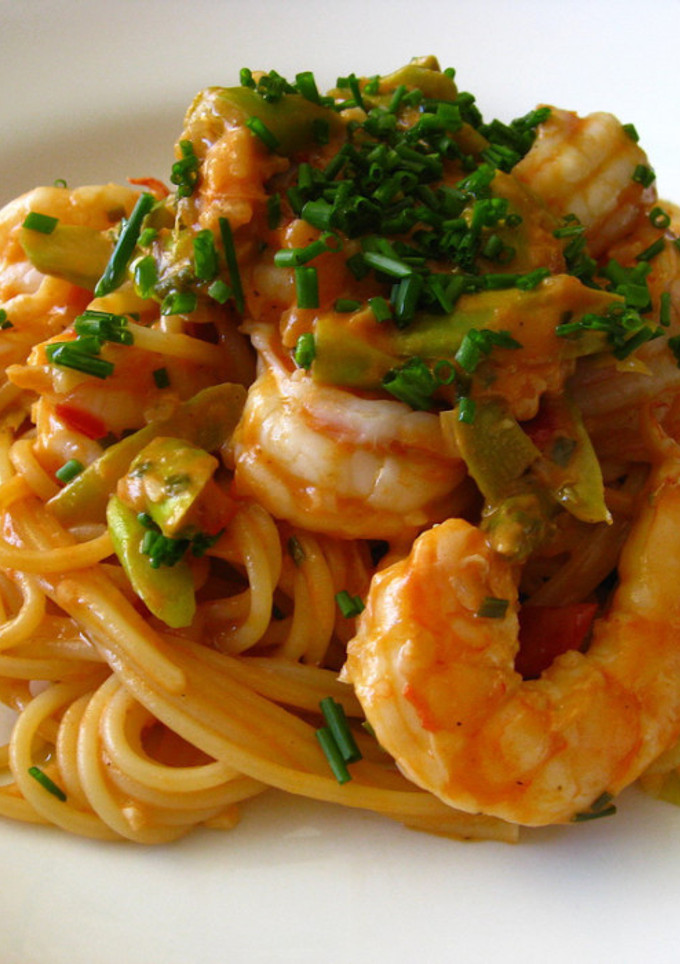 Una foto de Pasta con setas y gambas