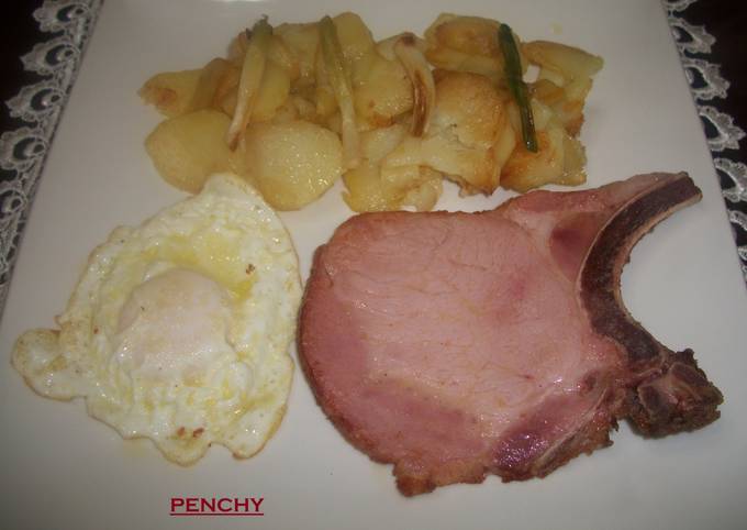 Plato Combinado De Fritada De Patatas Chuletas De Sajonia Y Huevo Frito Receta De Penchi Briones Garcia Cookpad