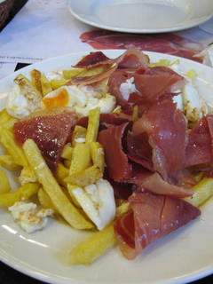 Una foto de Huevos estrellados con jamón