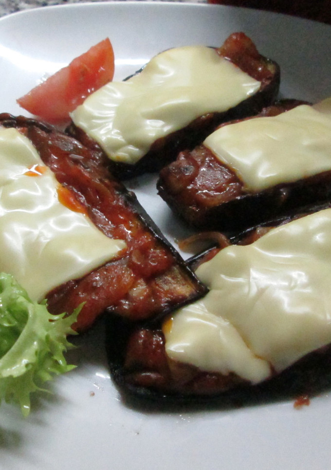 Una foto de Pizzetas de berenjenas con champiñones
