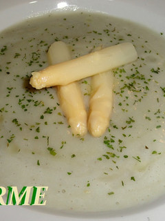 Una foto de Crema de berenjena y espárragos en conserva