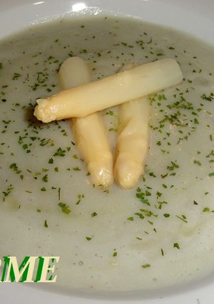 Una foto de Crema de berenjena y espárragos en conserva