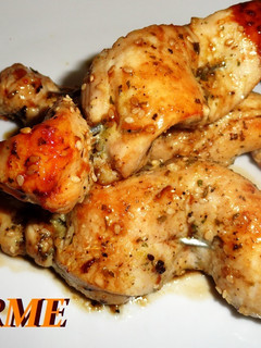 Una foto de Brochetas de pavo con miel y mostaza
