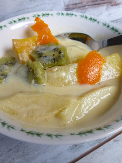 Una foto de Frutas al horno con crema tipo inglesa
