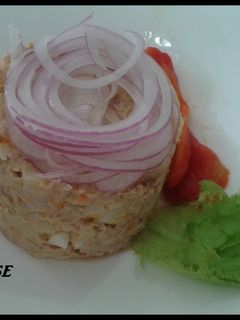 Una foto de Ensaladilla de patatas con cebolla