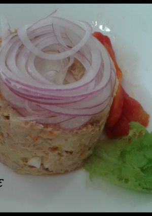 Una foto de Ensaladilla de patatas con cebolla