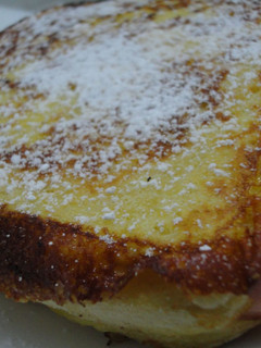 Una foto de Sándwich Monte Cristo