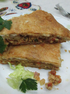 Foto principal de Tarta de hojaldre con verduras y chopped de pork