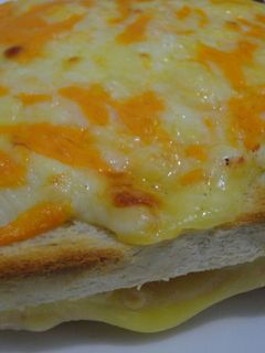 Una foto de Sándwich croque monsieur