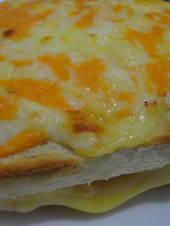 Una foto de Sándwich croque monsieur