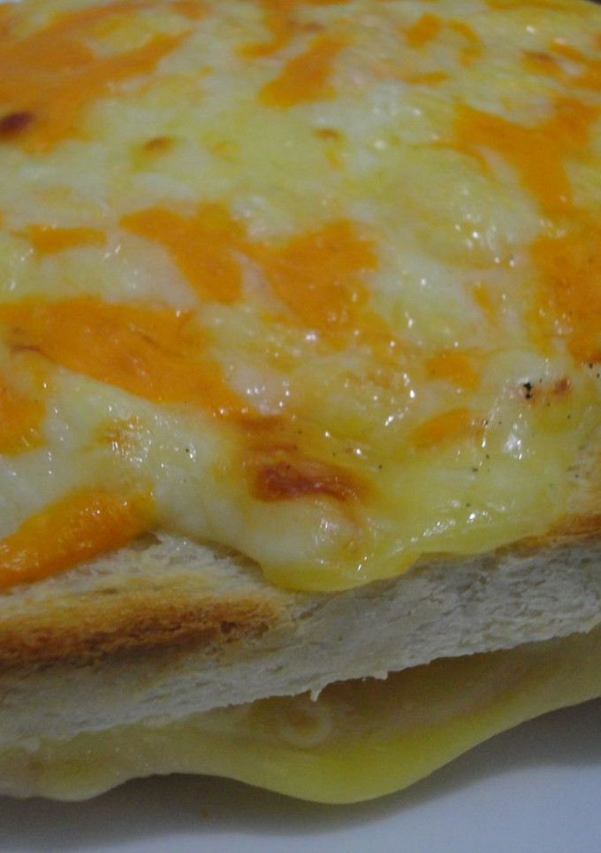 Una foto de Sándwich croque monsieur