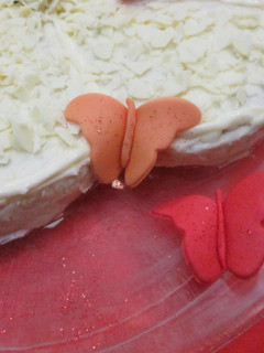 Una foto de Mariposas de pasta de azúcar decorativas