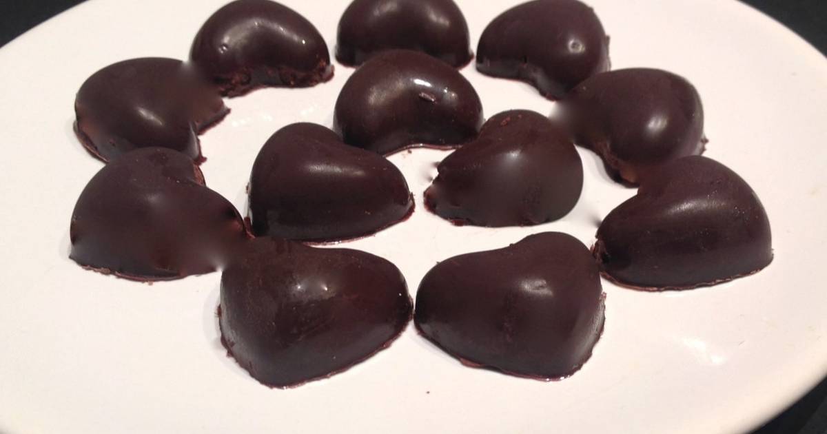 Bombones de chocolate con forma de corazón para San Valentín Receta de  elfornerdealella- Cookpad
