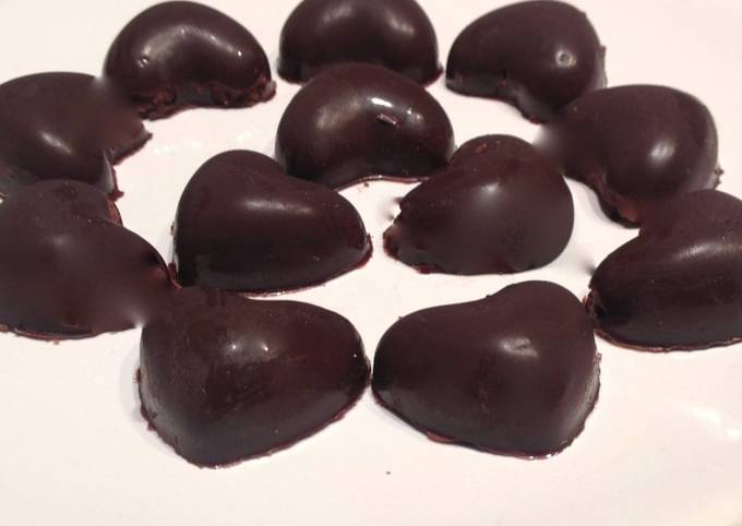 Foto principal de Bombones de chocolate con forma de corazón para San Valentín
