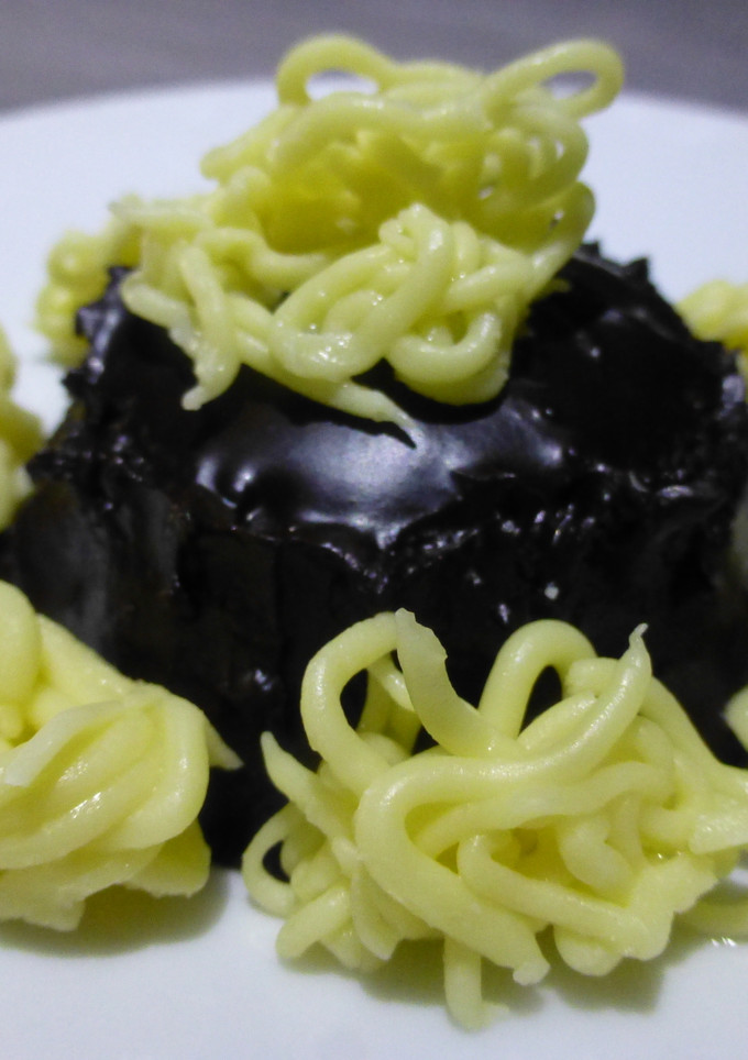 Una foto de Roca de chocolate blanco y chocolate negro
