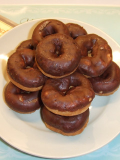Una foto de Mini donuts con chocolate al aroma de naranja