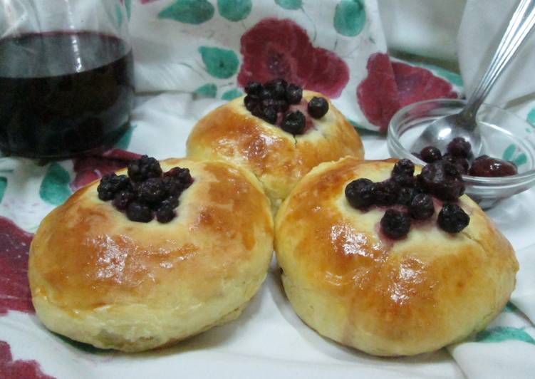 Brioches con frutos rojos