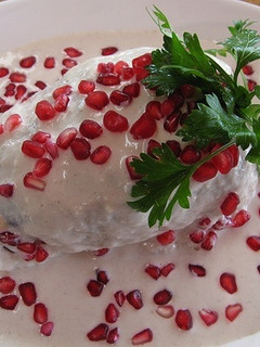 Una foto de Chiles en nogada receta tradicional