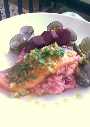 Una foto de Risotto de Demoiselle con salmón y almejas