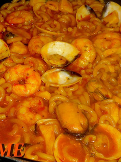 Una foto de Fideos marineros