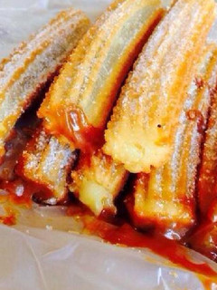 Una foto de Churros con relleno de dulce de leche