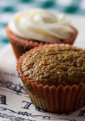 Una foto de Cupcakes integrales de zanahoria, nueces y canela