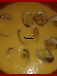 Una foto de Crema de alubias blancas con almejas