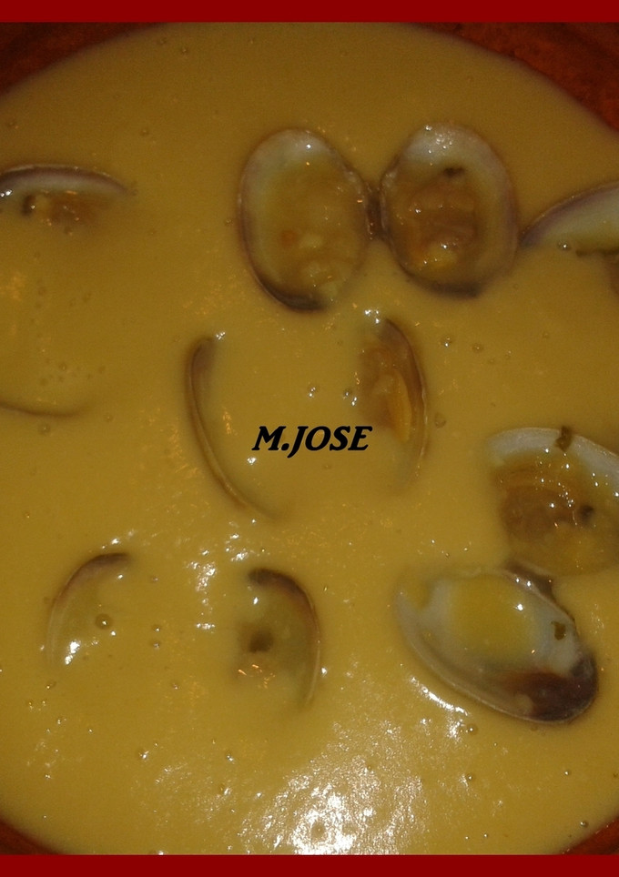 Una foto de Crema de alubias blancas con almejas