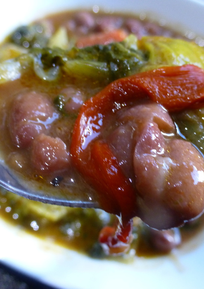 Una foto de Caparrón con acelga y pimientos picantes