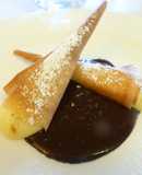 Canutillos de crema de limon y chocolate caliente